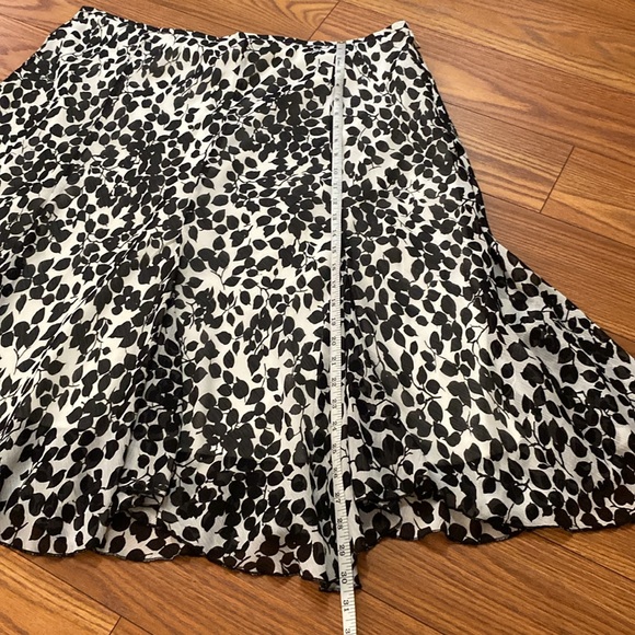 Gegrge Me by Mark Eisen woman’s white / black leaf flare uneven hem skirt 20W - Picture 10 of 11